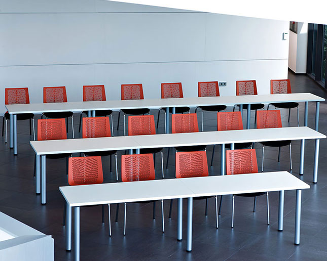 Mesas de oficina Cool C300 Actiu para formación y conferencias Mesas Cool C300 Actiu blancas para centros de formación y salas polivalentes