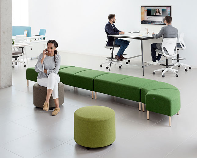 Puff Bend Express Actiu redondo con ruedas para coworking Puff Bend Actiu Express con ruedas para oficinas dinámicas