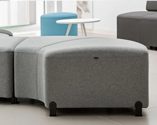 Módulo Bend Actiu tapizado en Trevira gris M14 con tejido ignífugo resistente Sofá modular Bend Actiu tapizado en Trevira gris M14 tejido resistente