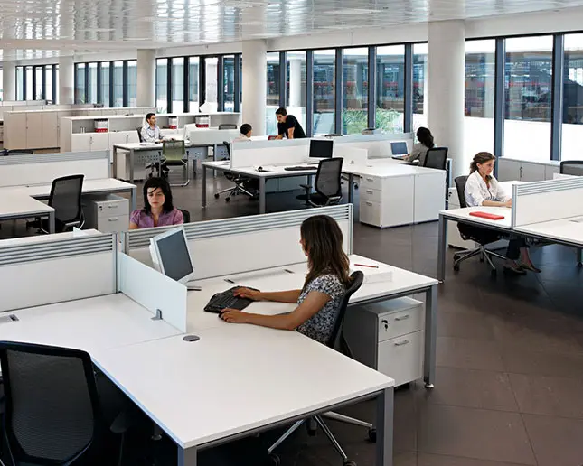 Espacios de trabajo Vital Oficina con mesas Vital
