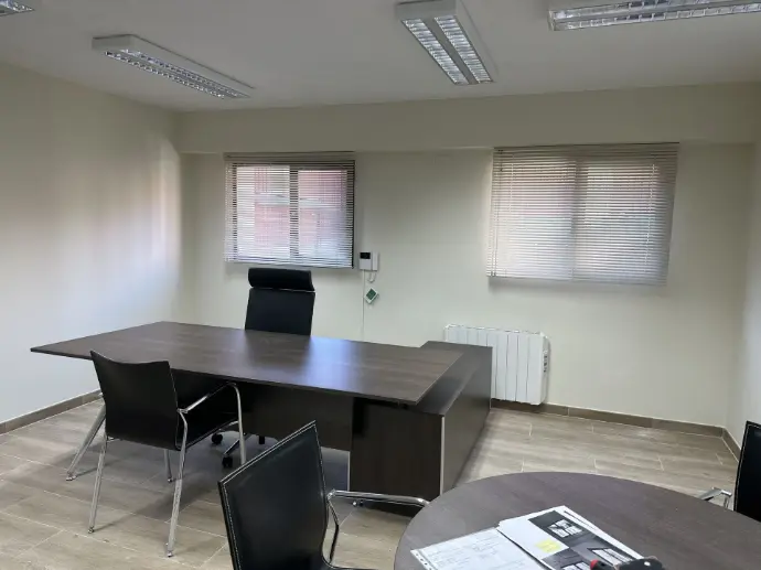 Mesa Arkitek con superficie en acabado fresno Mesa Arkitek con superficie en acabado fresno