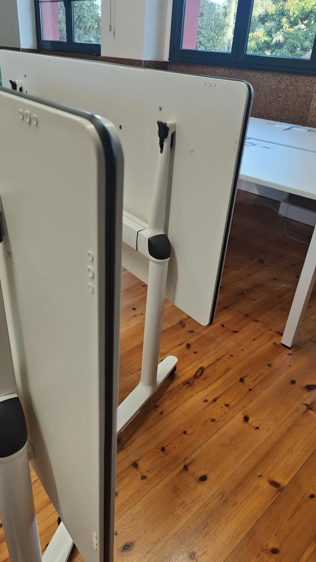 Mesa Talent abatible con ruedas Mesa Talent abatible con ruedas