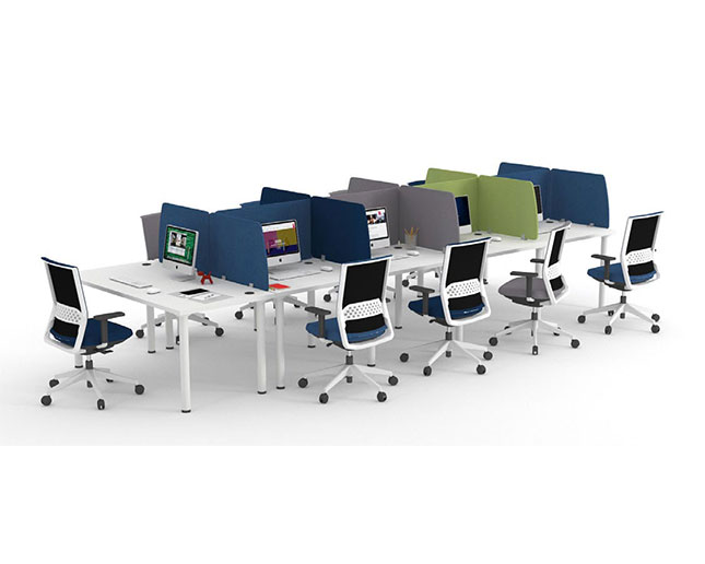 Mesas Cool C300 Actiu configuradas para call center con paneles divisores