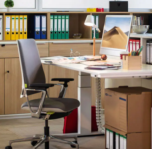 Oficina con material de archivo Elba