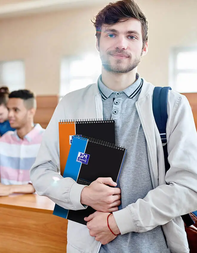 Unversitarios con blocs Oxford