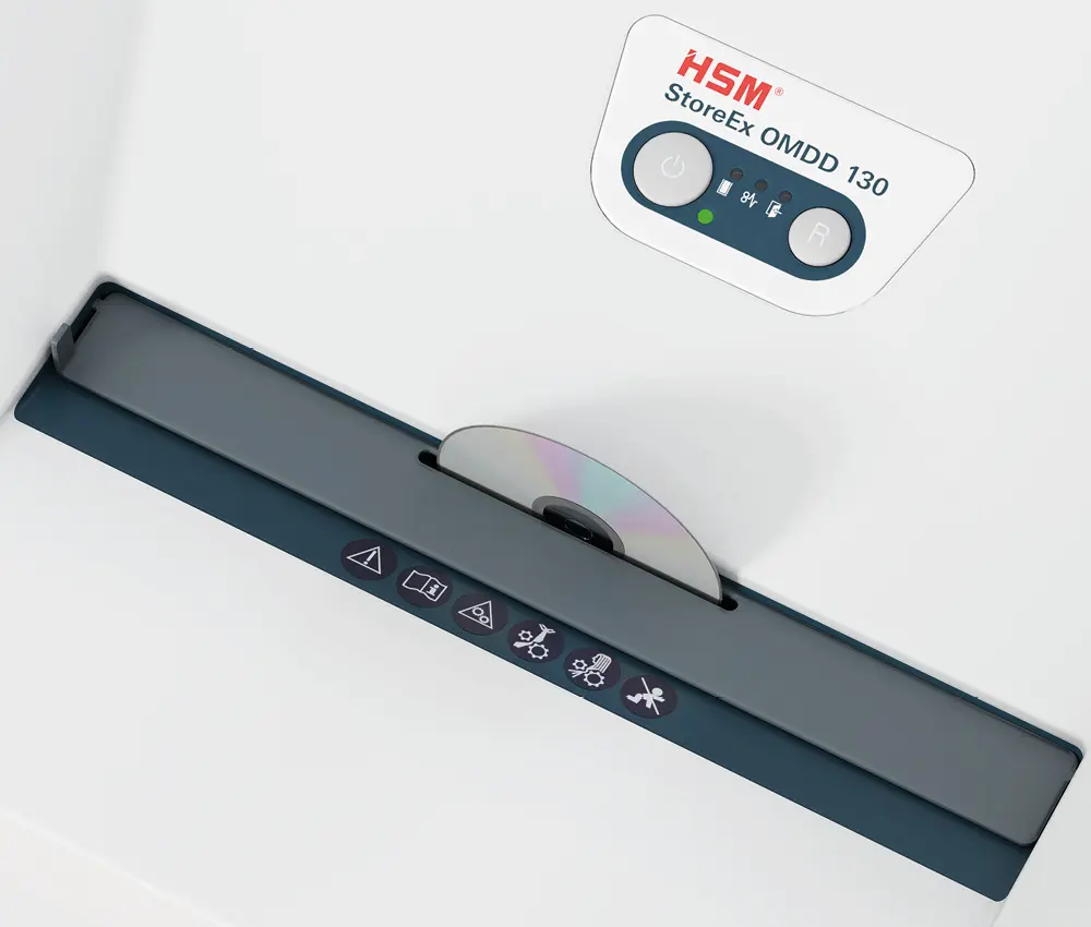 Destructora HSM OMDD 130 destruyendo CD y DVD CD introducido en la destructora HSM StoreEx OMDD 130