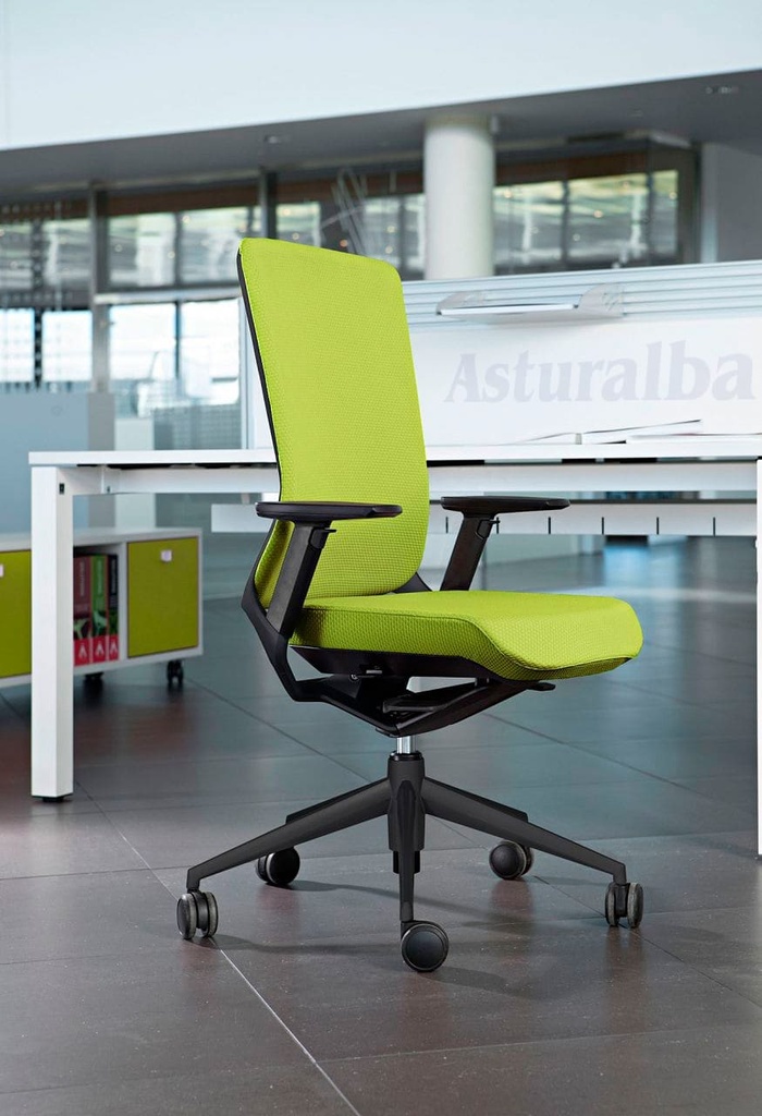 Silla de diseño TNK 500 tapizada en verde