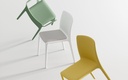 Silla Fluit en varios colores fabricada a partir de cajas de plástico recicladas