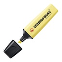 Rotulador fluorescente Stabilo Boss amarillo pastel con su tapón retirado