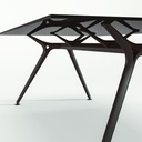 Mesa para despacho de dirección Arkitek de Actiu con diseño de patas de aluminio en negro