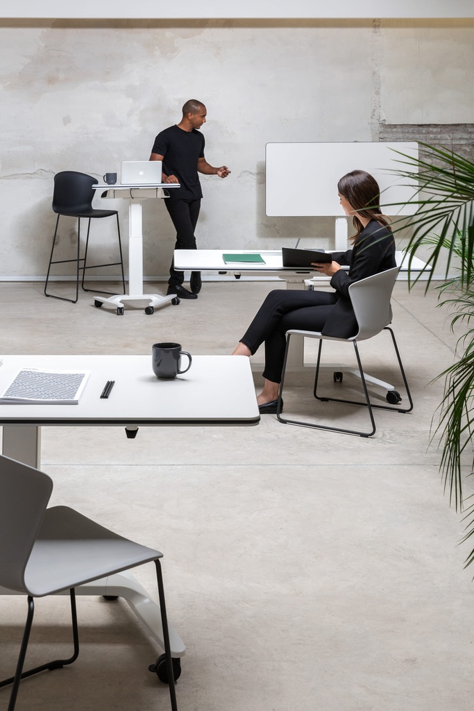 Mesa elevable, abatible y móvil con ruedas Talent de Actiu