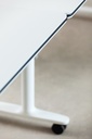 Mesa abatible y móvil con ruedas Talent de Actiu de 80 cm de fondo