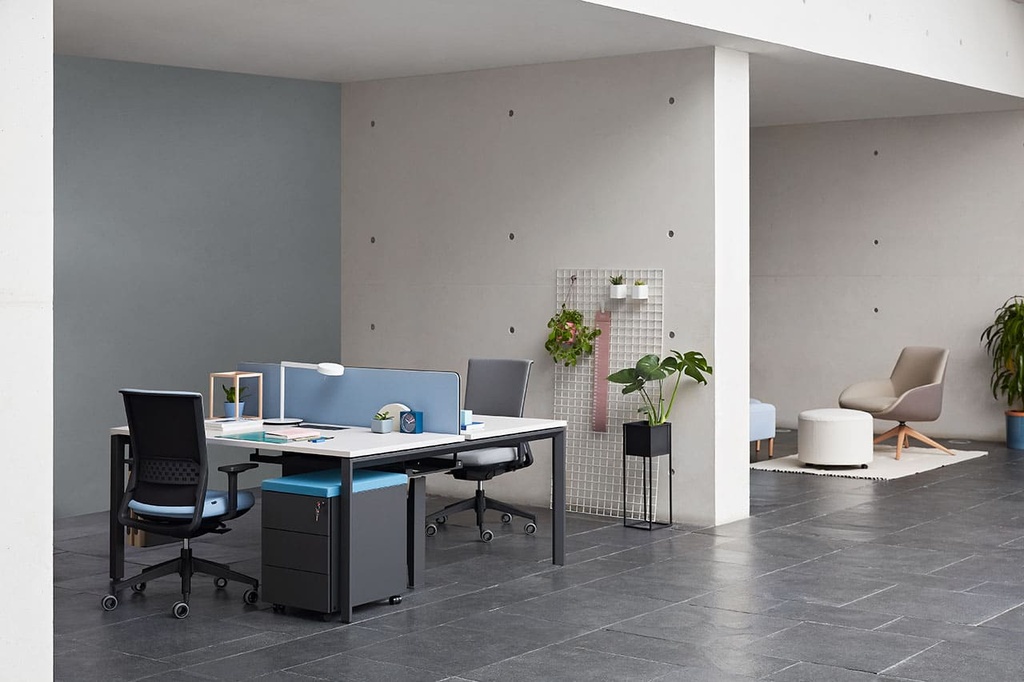 Mesa recta Vital Plus ST con estructura negra