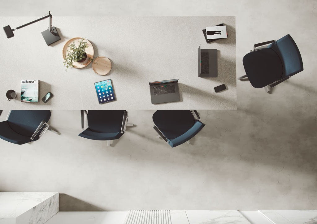 Mesa Arkitek de dirección y reunión con superficie blanca y estructura negra