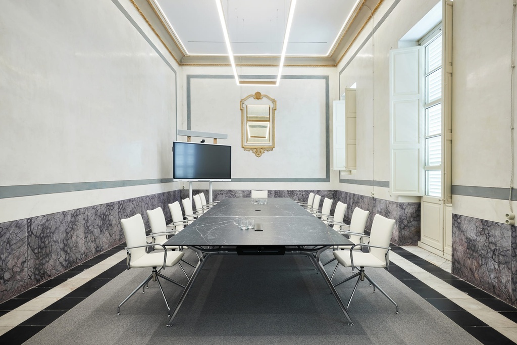 Mesa doble de reunión Arkitek 160 cm con superficie en acabado mármol negro y beta clara