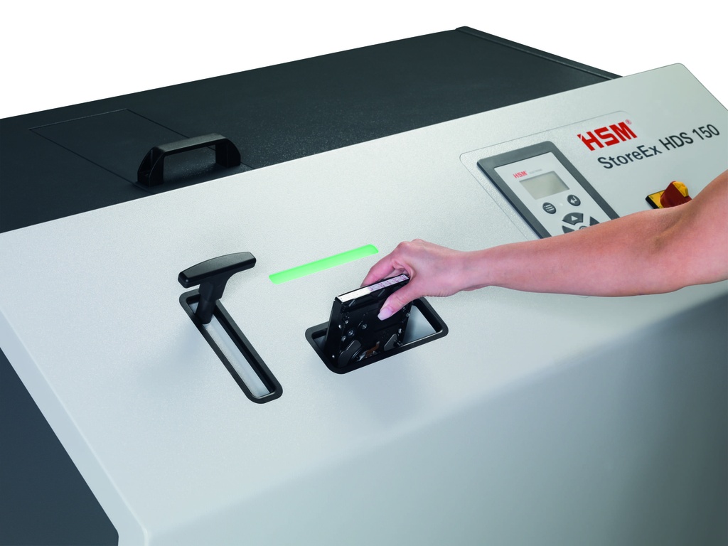 Fácil operación de destruir discos duros por operario con destructora HSM HDS 150