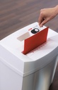 Destructora de documentos HSM Pure 120 con corte en tiras de 3,9 mm.