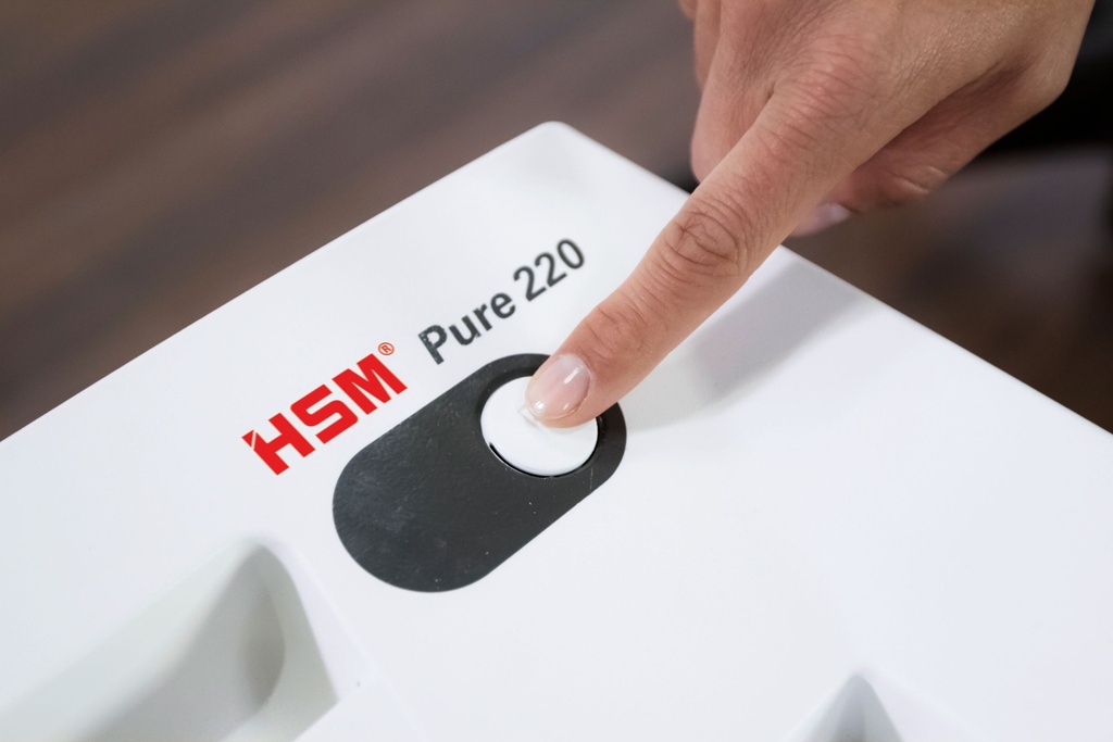 Destructora con papelera HSM Pure 220 con corte en partículas de 4 x 25 mm.