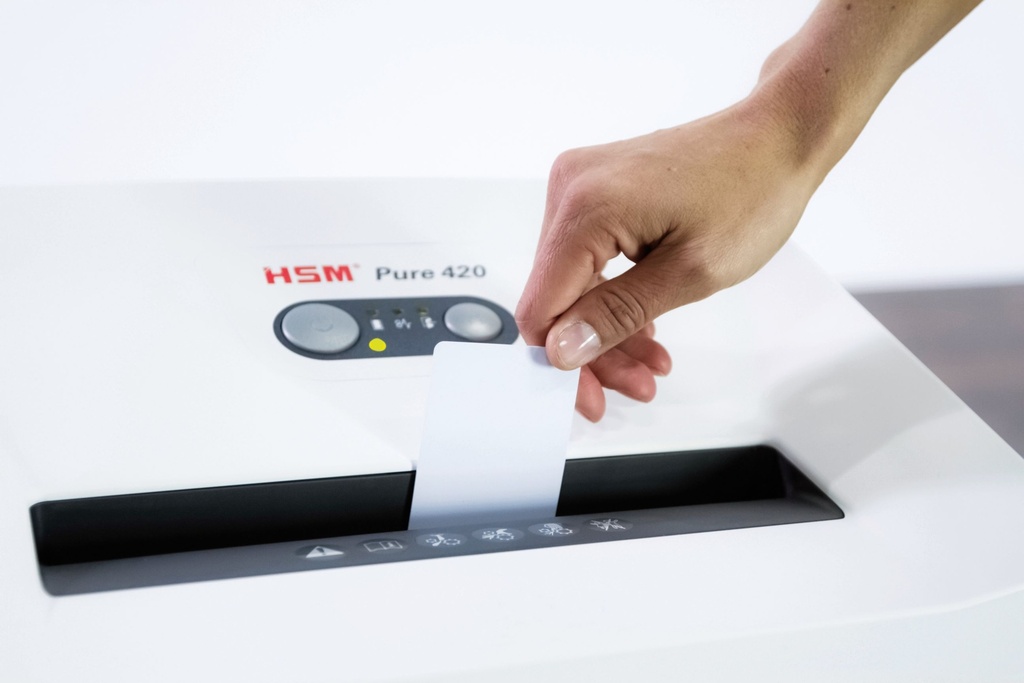 Destructora de tarjetas HSM Pure 420 con corte en tiras de 3,9 mm.