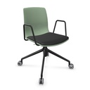 Silla Noom 50 con base de 4 ruedas y asiento acolchado